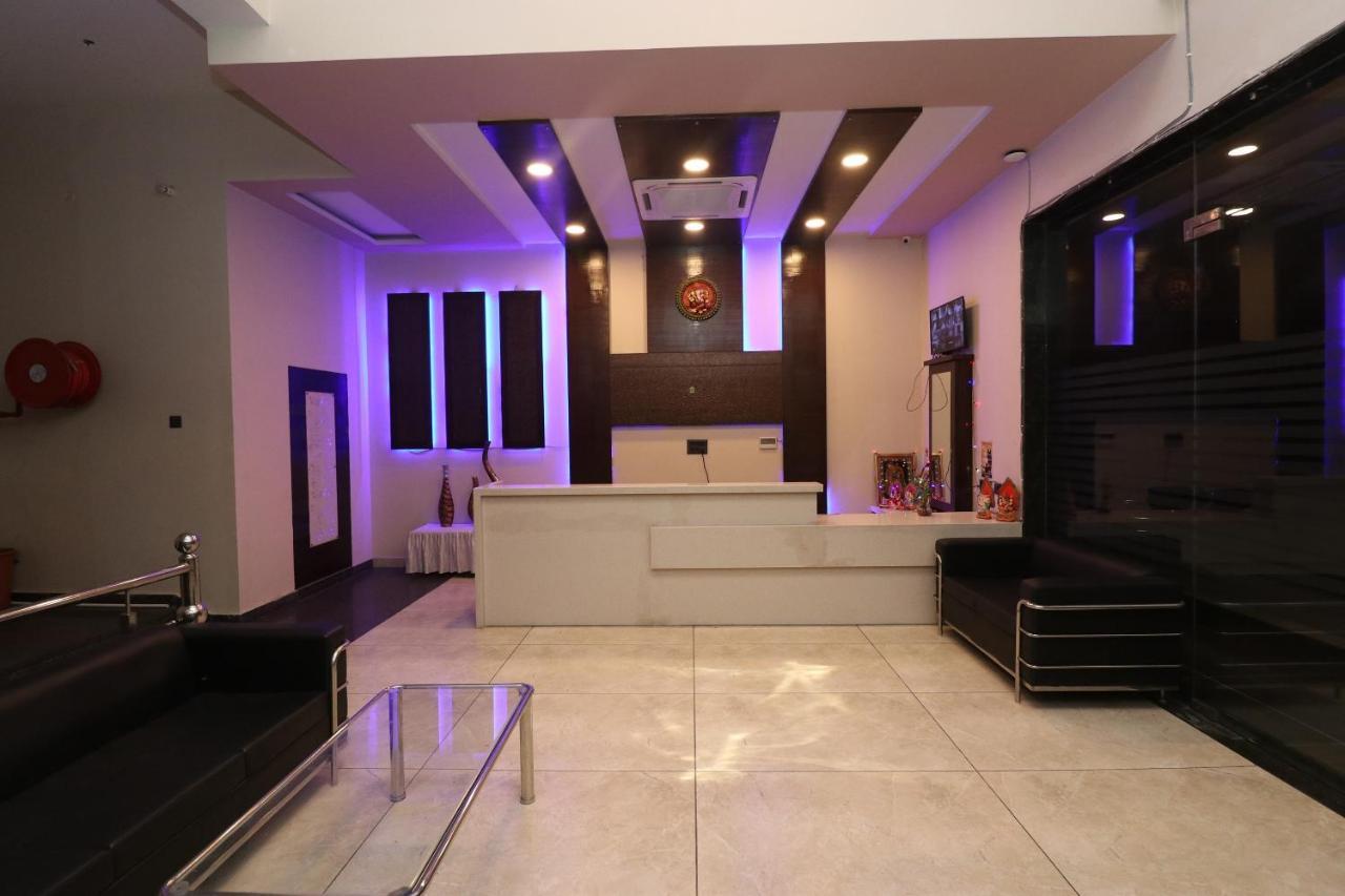 Oyo 33387 Laxmi Lawn And Resort Suite Lucknow Exterior photo